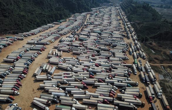 Bắt 2 cán bộ ở Lạng Sơn nhận hối lộ ‘bán lốt’ xe xuất khẩu trong đợt hàng hóa ùn ứ cửa khẩu