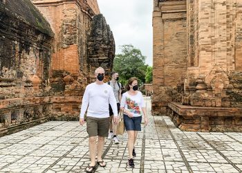 Du khách nước ngoài đến Khánh Hòa qua cảng sân bay quốc tế Cam Ranh