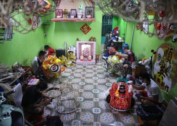 Nghề làm lân truyền thống tại TPHCM nhộn nhịp trước thềm Tết Nhâm Dần