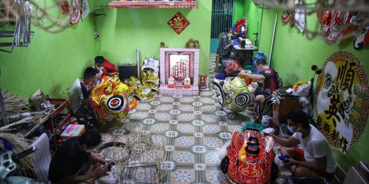 Nghề làm lân truyền thống tại TPHCM nhộn nhịp trước thềm Tết Nhâm Dần