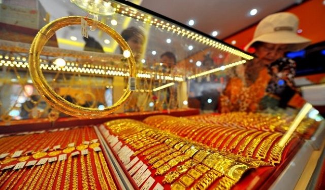 Giá vàng hôm nay 19/1: Rung lắc như “điện giật”, dân buôn đứng ngồi không yên