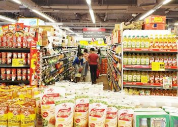 Hàng hoá dịp Tết dồi dào, người dân không nên tích trữ