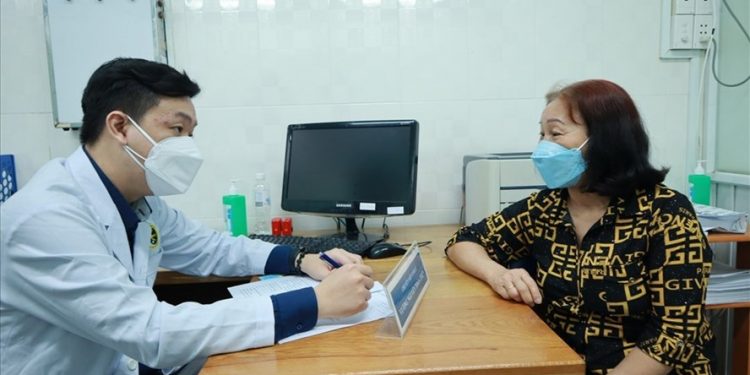 Chăm sóc sức khỏe hậu COVID-19 như thế nào để hạn chế di chứng?