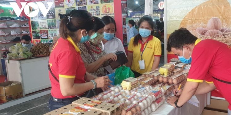 Không để thiếu hàng, sốt giá thực phẩm trong dịp Tết Nguyên đán