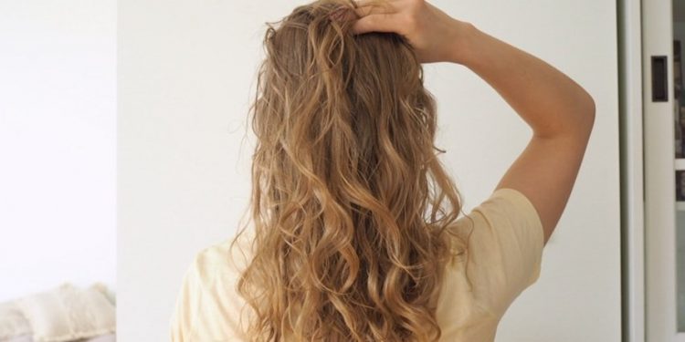 2 thói quen chăm sóc để duy trì mái tóc xoăn tự nhiên