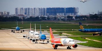 Vì sao vé máy bay cao điểm Tết Nguyên đán đảo chiều tăng giá?