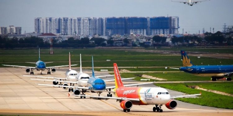 Vì sao vé máy bay cao điểm Tết Nguyên đán đảo chiều tăng giá?