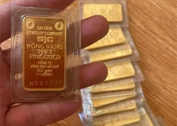 Giá vàng thế giới và trong nước chiều 24/2 tăng “phi mã”