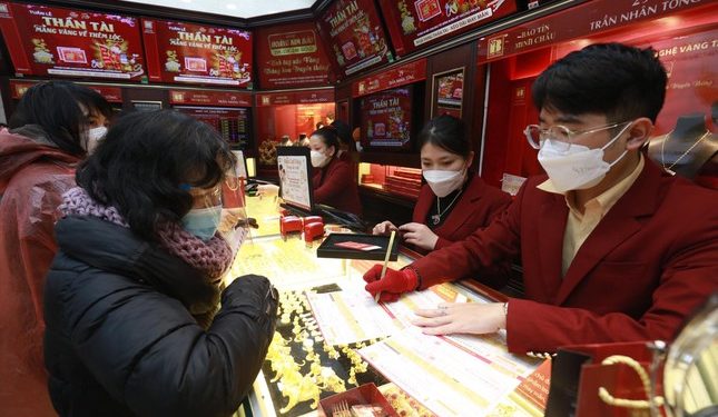 Giá vàng giảm gần 2 triệu đồng/lượng