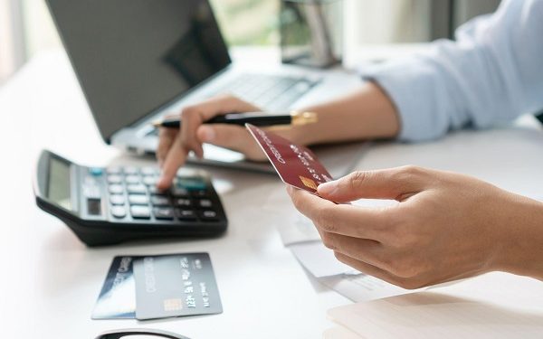 Thanh toán online lên ngôi, giao dịch rút tiền mặt từ ATM giảm mạnh