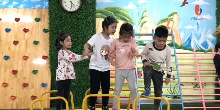 Chuẩn bị cho con vào lớp 1: Chú ý rèn nết hơn là kiến thức