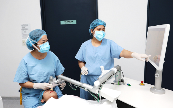 Bệnh viện FV triển khai công nghệ CLEAR điều trị tật khúc xạ mắt an toàn vượt trội