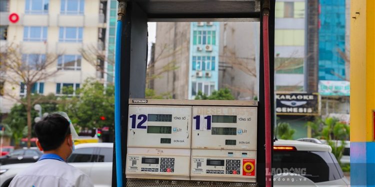 Giá xăng dầu có thể giảm 800 đồng/lít, doanh nghiệp được chiết khấu “đậm”