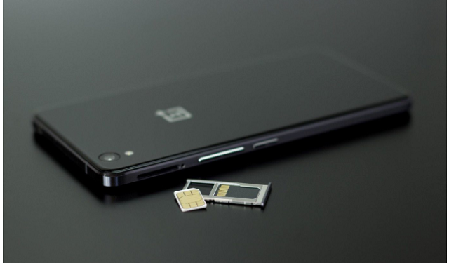 Android 13 sẽ khai tử khay chứa thẻ SIM truyền thống