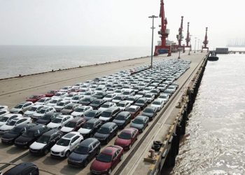 8.000 xe sang đang mắc kẹt vì lệnh trừng phạt Nga