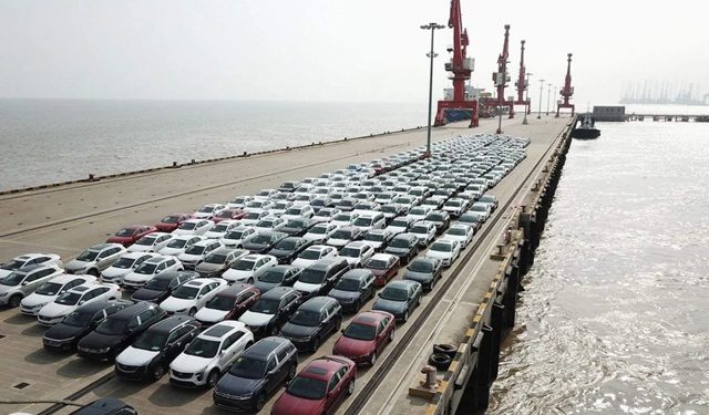 8.000 xe sang đang mắc kẹt vì lệnh trừng phạt Nga