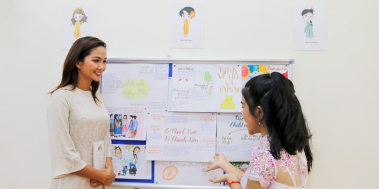 Ra mắt dự án Câu lạc bộ nữ sinh hoa bản làng