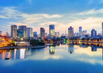 Chênh lệch thu nhập bình quân giữa Hà Nội và TP.HCM thay đổi ra sao trong 10 năm?