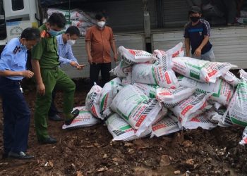 Phân bón sản xuất theo “công nghệ cuốc xẻng” vẫn làm loạn thị trường