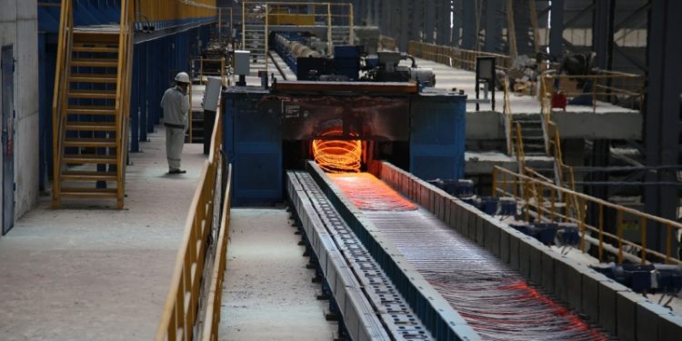 Sản lượng thép xây dựng Hòa Phát tháng 5 tăng 32% so với tháng trước