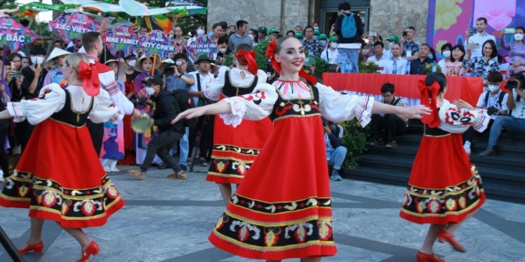 Sôi động Lễ hội đường phố “Sắc màu văn hoá” tại Festival Huế 2022