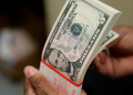 Đồng USD chạm mức cao nhất 20 năm