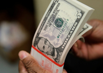 Đồng USD chạm mức cao nhất 20 năm