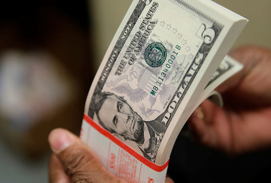 Đồng USD chạm mức cao nhất 20 năm
