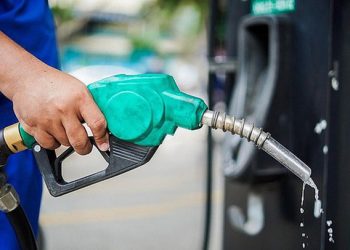 Giá xăng giảm lần thứ tư liên tiếp