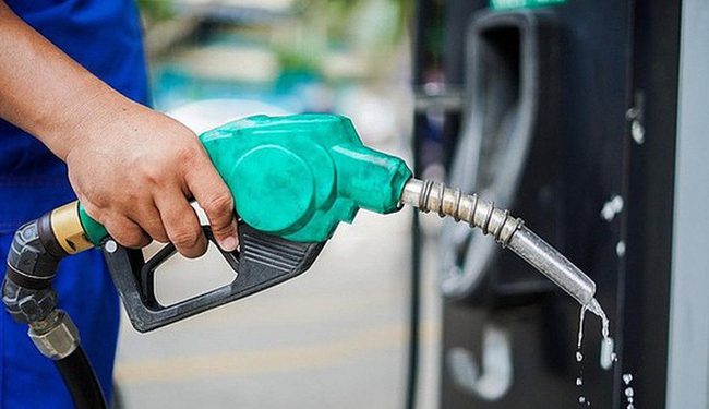 Giá xăng giảm lần thứ tư liên tiếp