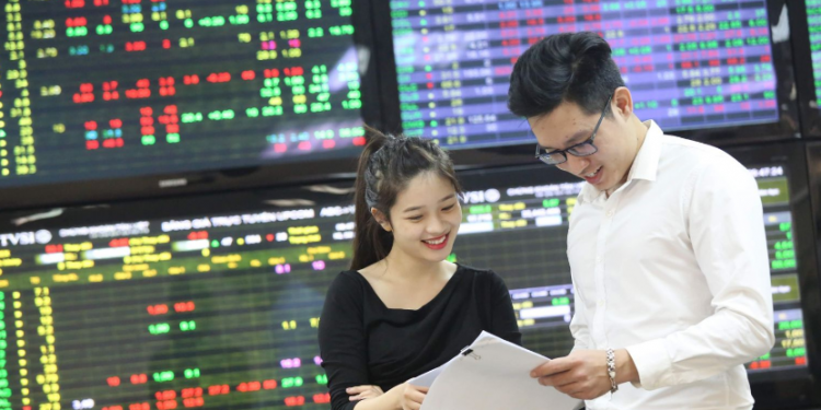 Đầu tư trên TTCK: “Đừng bỏ lỡ cơ hội đầu tư trong dài hạn”