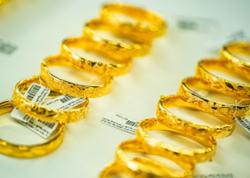 Giá vàng hôm nay 3/11: Fed mạnh tay, giá vàng chao đảo