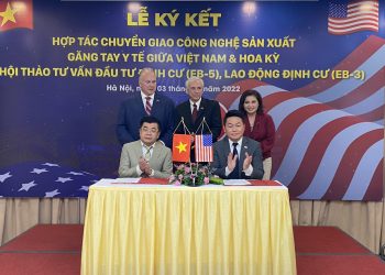 Hợp tác chuyển giao công nghệ sản xuất găng tay y tế giữa Việt Nam và Hoa Kỳ