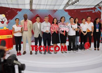 Gần 2,000 vận động viên tham gia chạy Marathon qua 05 quận, 01 thành phố với 17 địa danh nổi tiếng của TP.HCM