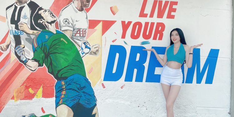 Casillas “trở lại” với bóng đá, Fans Việt nô nức checkin cùng thần tượng