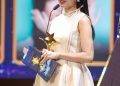 Dàn sao Việt Hương, Chi Pu, Puka, Gin Tuấn Kiệt, Hoàng Hà hào hứng nhận cúp Ngôi Sao Xanh