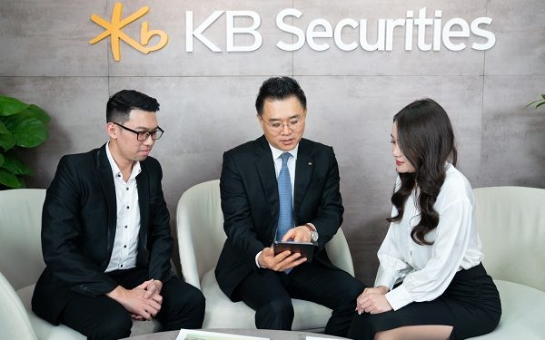 Chứng khoán KB Việt Nam triển khai chương  trình giới thiệu bạn bè mở tài khoản qua ứng dụng đầu tư chứng khoán KB  Buddy, với tổng giá trị phần quà lên đến 500 triệu đồng