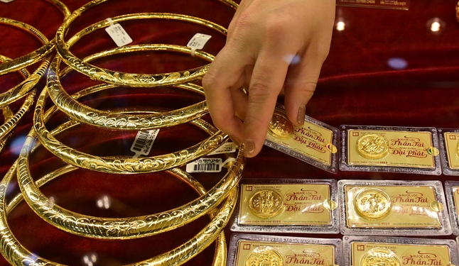 Diễn biến bất ngờ của giá vàng sau khi chọc thủng mốc 2.000 USD