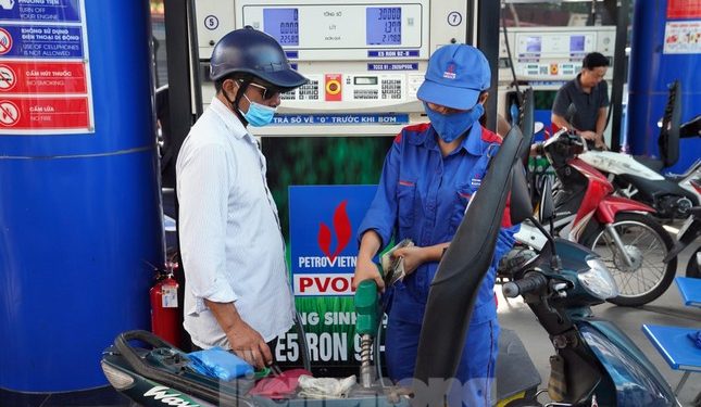 Giá xăng dầu giảm sau giải trình ‘nóng’ của liên Bộ Tài chính – Công Thương?
