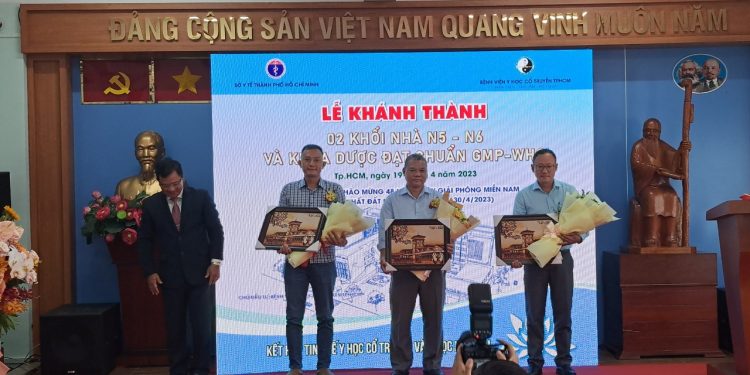 Việt Nam có bệnh viện y học cổ truyền đầu tiên đạt chuẩn GMP-WHO