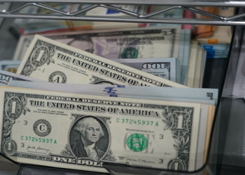 Tỷ giá USD hôm nay 23/4: Ghi nhận thêm một tuần lao dốc khi