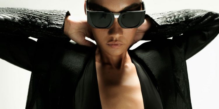 Lisa Blackpink khuấy động đất thái đến từ bộ sưu tập Thu Đông 2023 của Công Trí