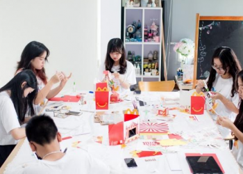 Trẻ em ở mái ấm, nhà mở nghe tác giả kể chuyện “Em rèn thói quen tốt – Tiên Vui Vẻ”