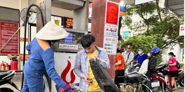 Chiết khấu giảm, doanh nghiệp xăng dầu lại kêu lỗ