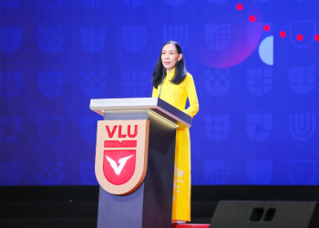 Trường đại học Văn Lang trao hơn 350 suất học bổng tại Lễ khai giảng năm học 2023 – 2024