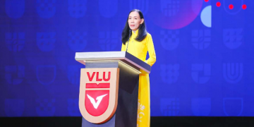 Trường đại học Văn Lang trao hơn 350 suất học bổng tại Lễ khai giảng năm học 2023 – 2024