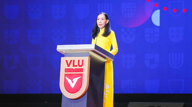 Trường đại học Văn Lang trao hơn 350 suất học bổng tại Lễ khai giảng năm học 2023 – 2024