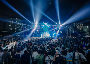 15 nghệ sĩ cùng gần 40.000 sinh viên quẩy quên lối về tại đêm nhạc School Fest ‘YOUniverse’