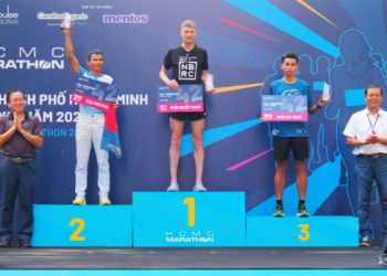 Hàng ngàn người chạy bộ và mở đầu năm mới 2024 cùng HCMC Marathon