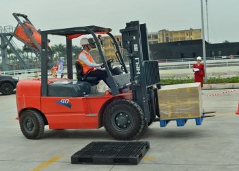 Trường cao đẳng Hàng  Hải 1 tổ chức buổi đánh giá kết thúc Đào tạo thí điểm mô đun vận hành  xe nâng